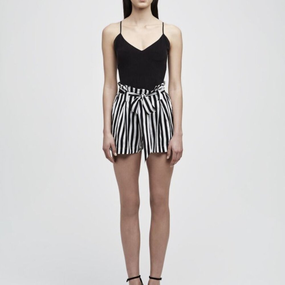 L’AGENCE Alex Black/White Striped Short size 2 Like New - Picture 2 of 5